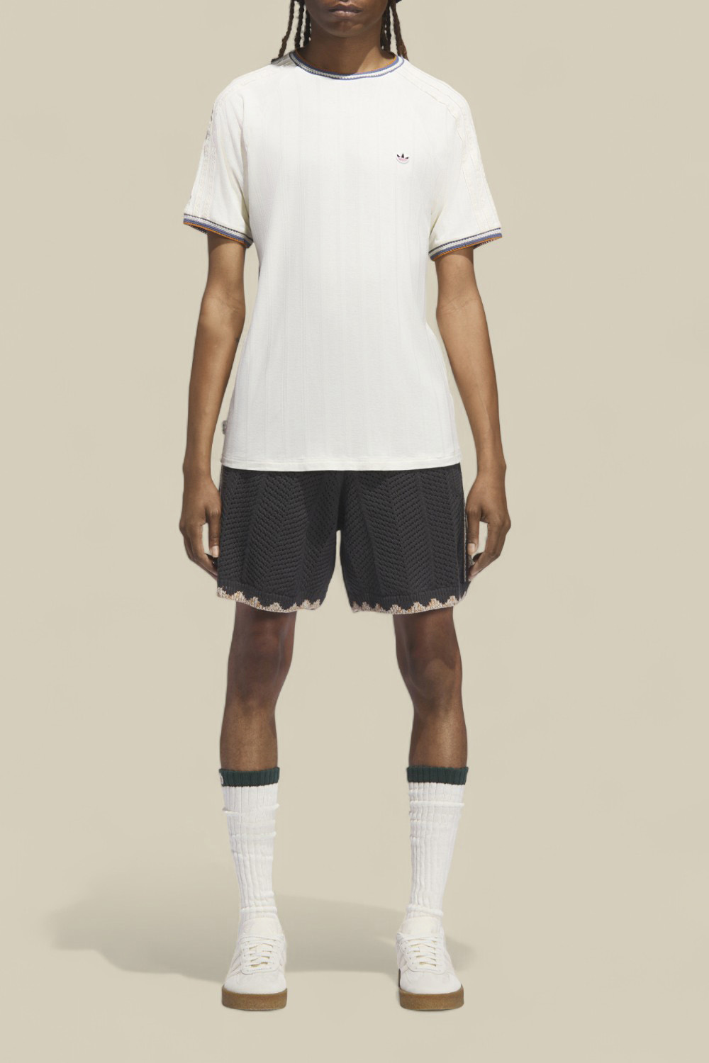 תמונת כל הלוק של אדידס X קלוט חולצת ריב